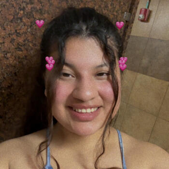 Babysitter in Pearland: Leila