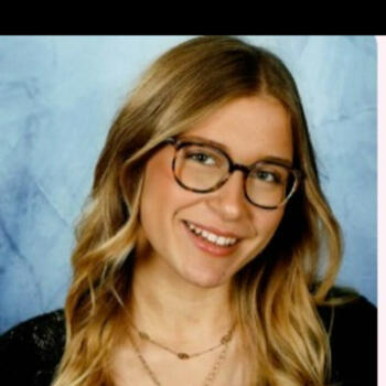 Babysitter in Le Pecq: Chloé