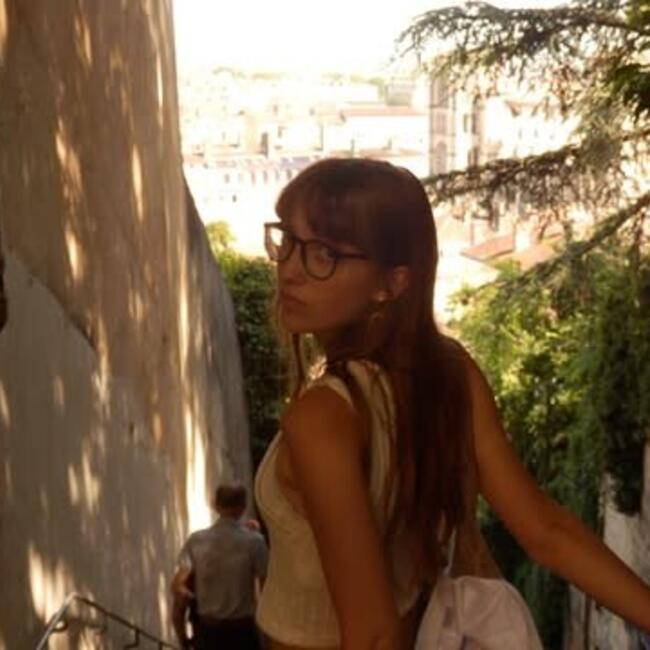 Babysitter in Paris: Madeleine