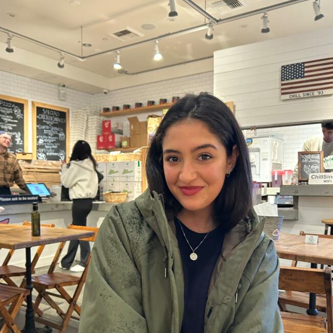 Babysitter in Los Angeles: Maya
