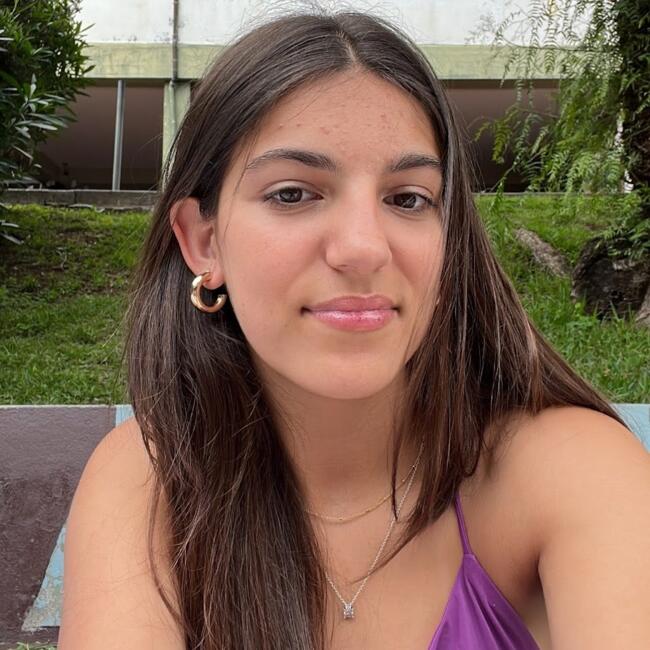 Babysitter in Funchal: Bruna