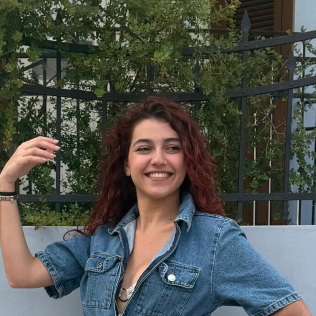 בייביסיטר ב- תל אביב-יפו: Yentl