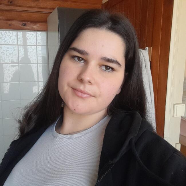 Babysitter in Saint-Aigulin: Luna