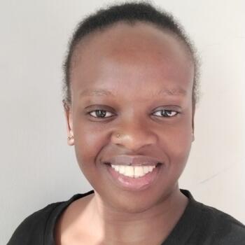 جليسة أطفال دبي: Mary