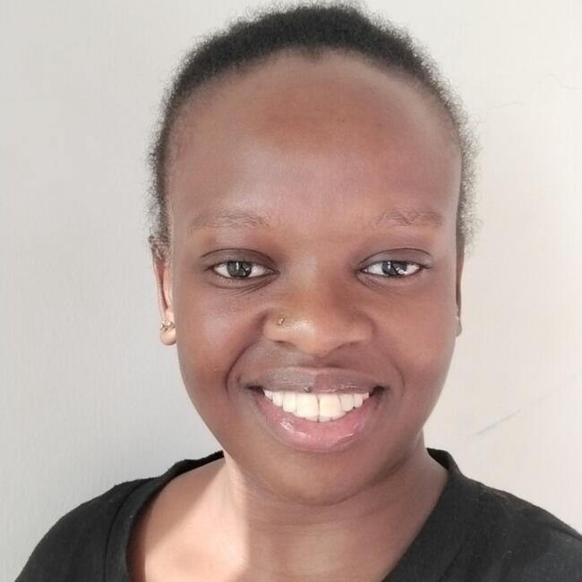 جليسة أطفال في دبي: Mary