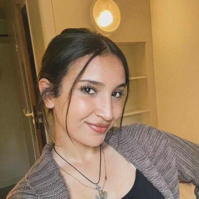 Nounou à Le Mans: Salma