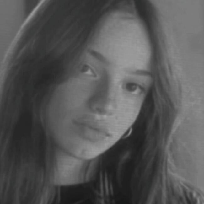 Babysitter in Mont-Saint-Aignan: Ines