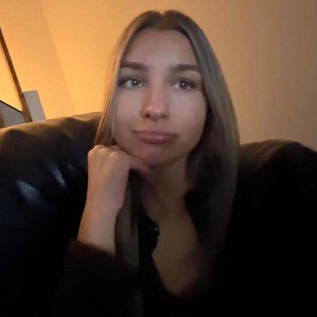 Babysitter in Dundee: Emilia