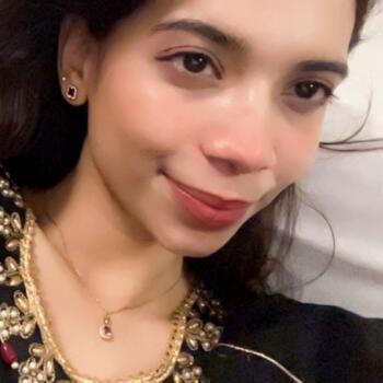 Babysitter in Karachi: Fizzah