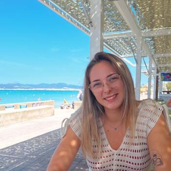 Babysitter in Morières-lès-Avignon: Mary