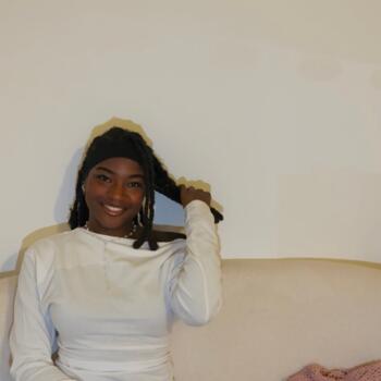 Babysitter in Évry: Leonie