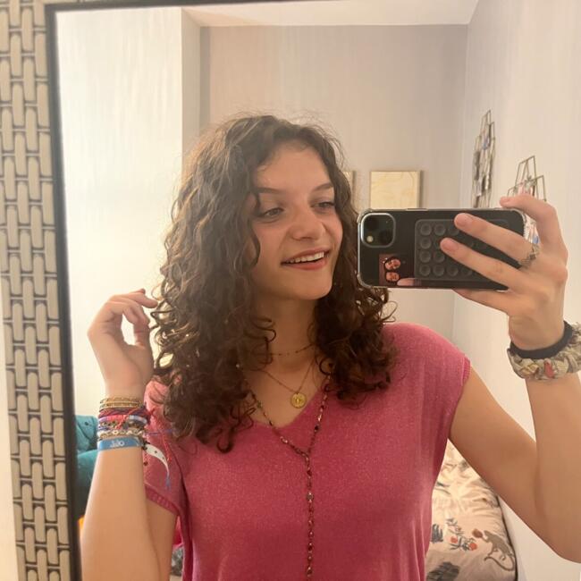 Babysitter in Tours: Louise