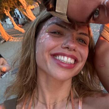 Babysitter in Athens: Aria