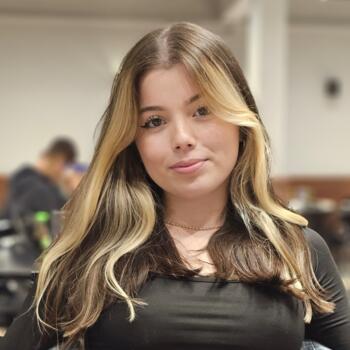 Babá em Curitiba: Priscilla Hartmann