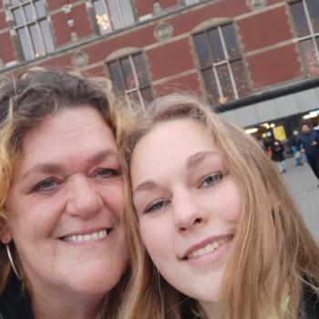 Oppas in Hoorn: Elvy