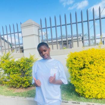 Babysitter Shallcross: Emihle