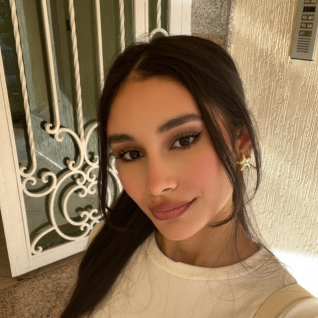 جليسة أطفال في فاس: Hajar