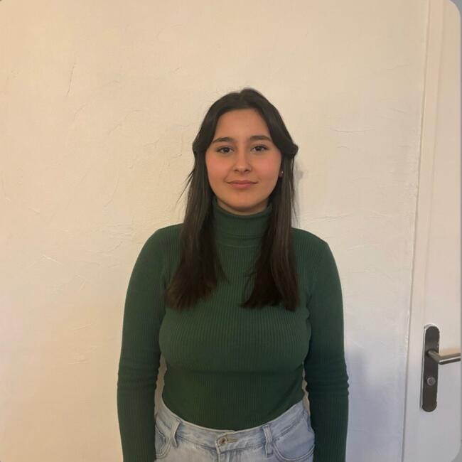 Babysitter in Biarritz: Maeva