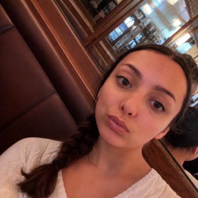 Babysitter in Paris: Jade