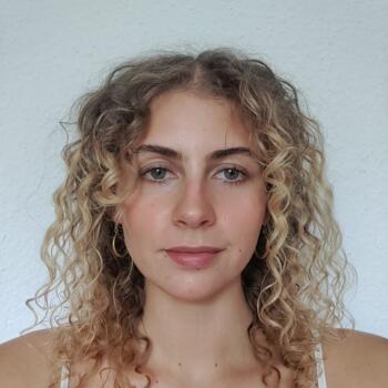 Babysitter in Vienna: Laura