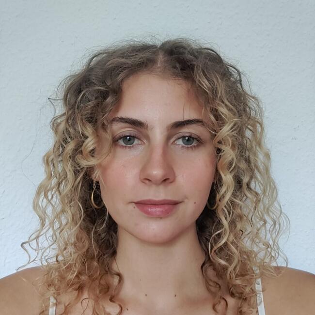 Babysitter in Vienna: Laura