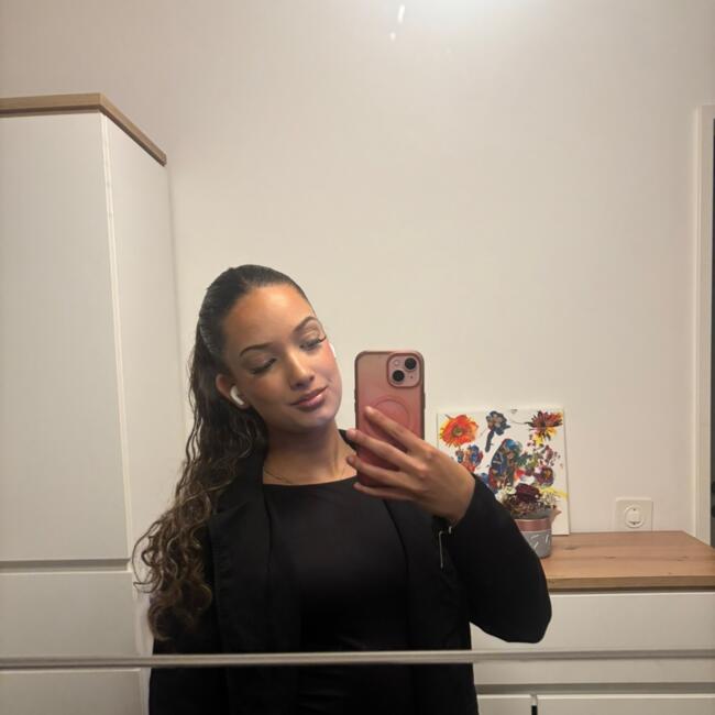 Babysitter in Zurich: Alicia