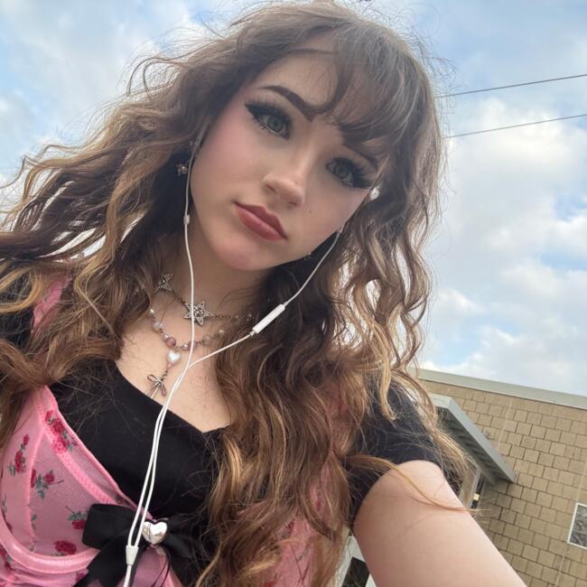 Babysitter in Friendswood: Keira