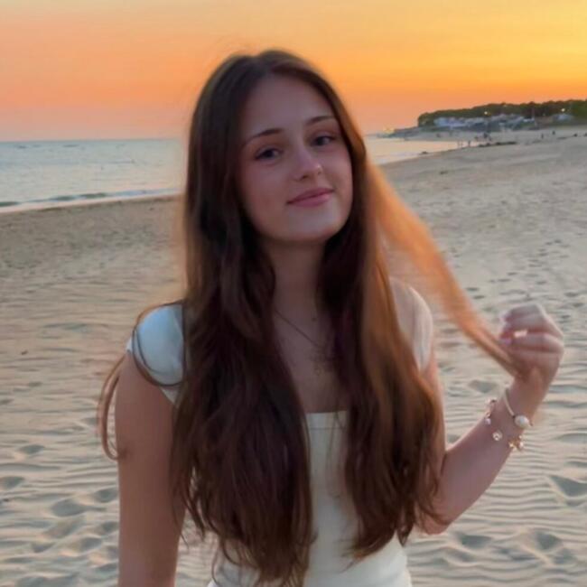 Babysitter in Beuzeville: Laly