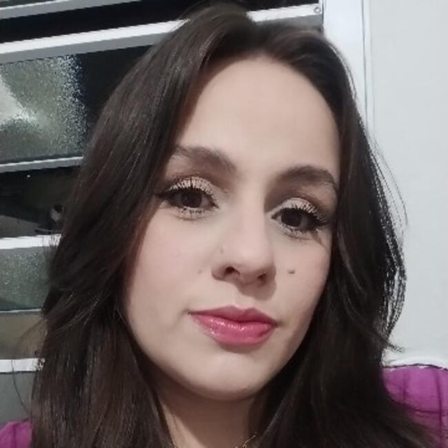 Babysitter in São José dos Campos: Júlia