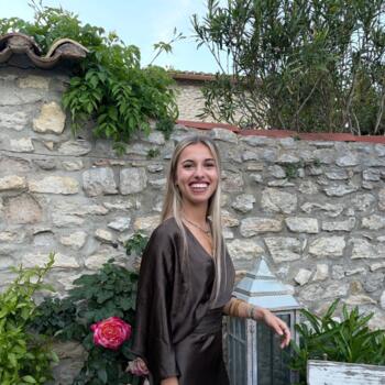 Babysitter Sanilhac-Sagriès: Angela