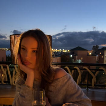 Babysitter in Paris: Leonore