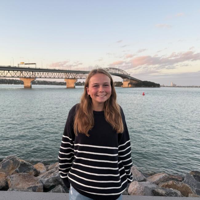 Barnvakt i Red Beach: Grace