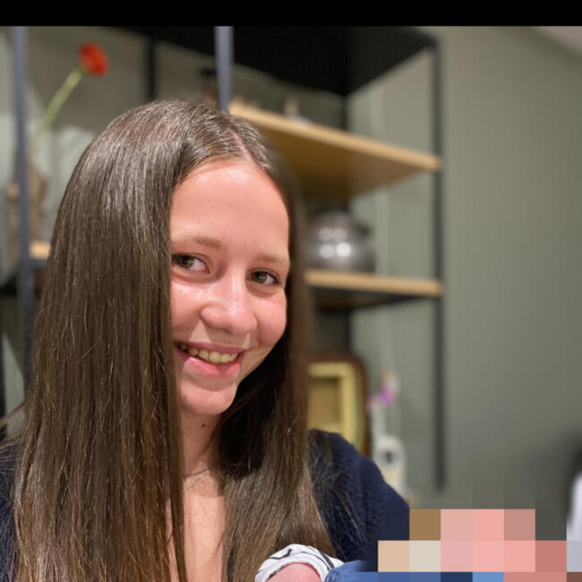 Babysitter in Bessenay: Emie