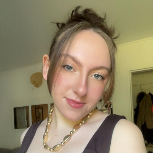 Babysitter in La Selle-sur-le-Bied: Lola
