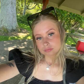 Babysitter in Feilding: Sarah