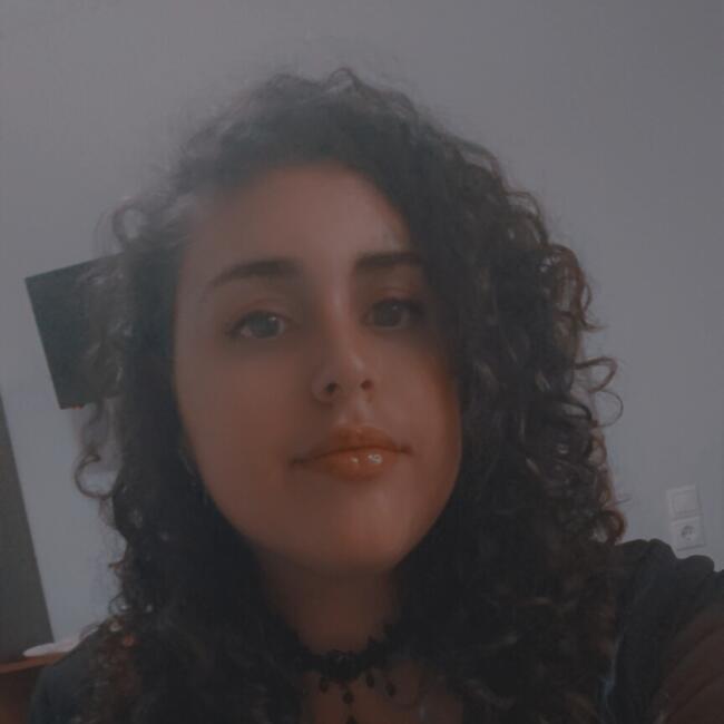 Babysitter στην περιοχή Νίκαια: Εβελίνα