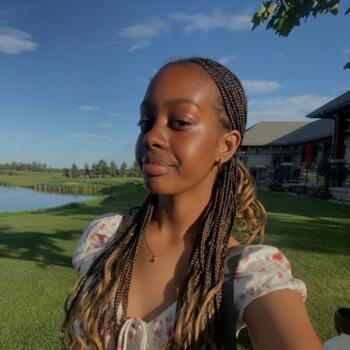 Babysitter in St. Albert: Elyssa