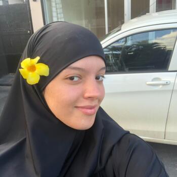 Babysitter in Bondy: Rania