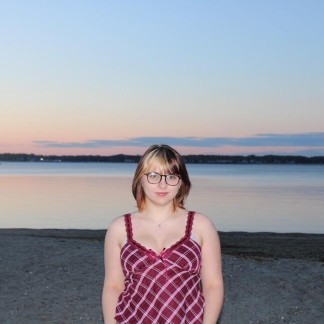 Babysitter in West Warwick: Lily