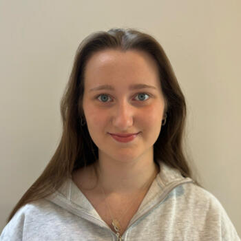 Babysitter in Bracknell: Ava