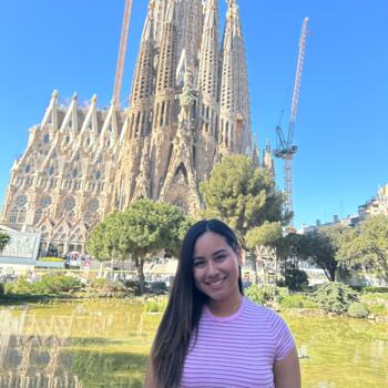 Babysitter in Barcelona: Ariana