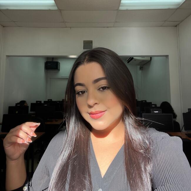 Babysitter in San Miguelito: Alexandra