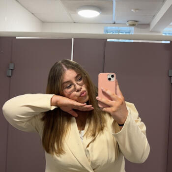 Babysitter στην περιοχή Αρμαντιέρ: Doriane