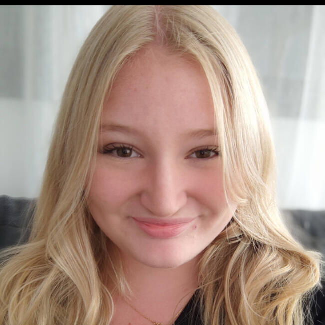 Babysitter in Le Plessis-Grammoire: Luna