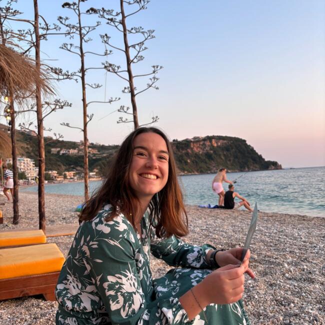 Babysitter in Vire: Laura