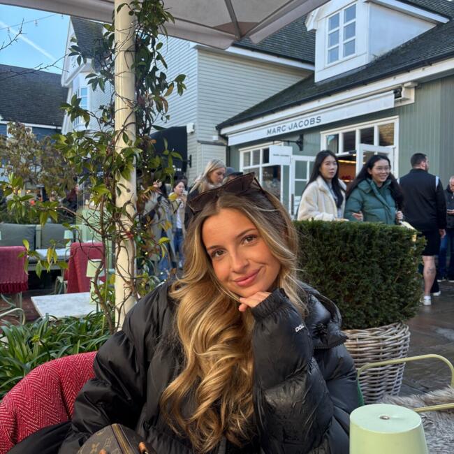 Babysitter in Swindon: Ava