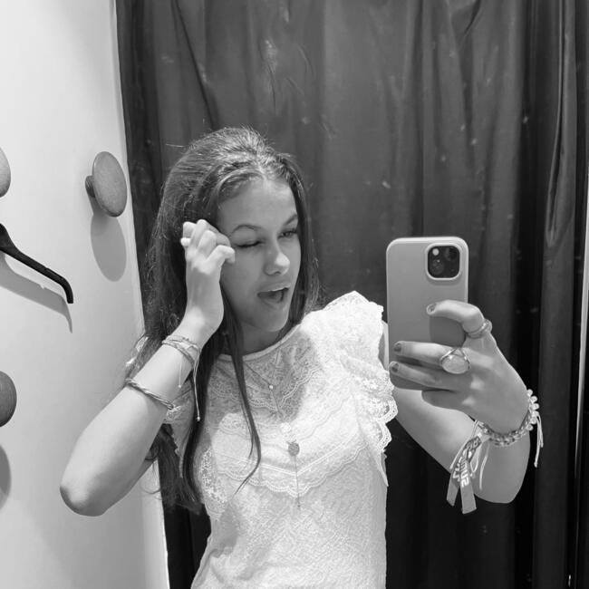 Babysitter in Bordeaux: Camelia