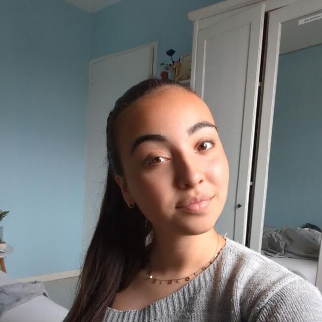 Babysitter in Villeneuve-la-Guyard: Aaliyah