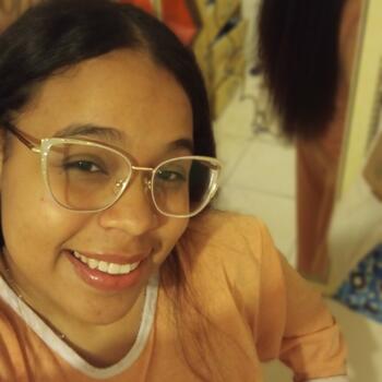 Babysitter in São Paulo: Larissa