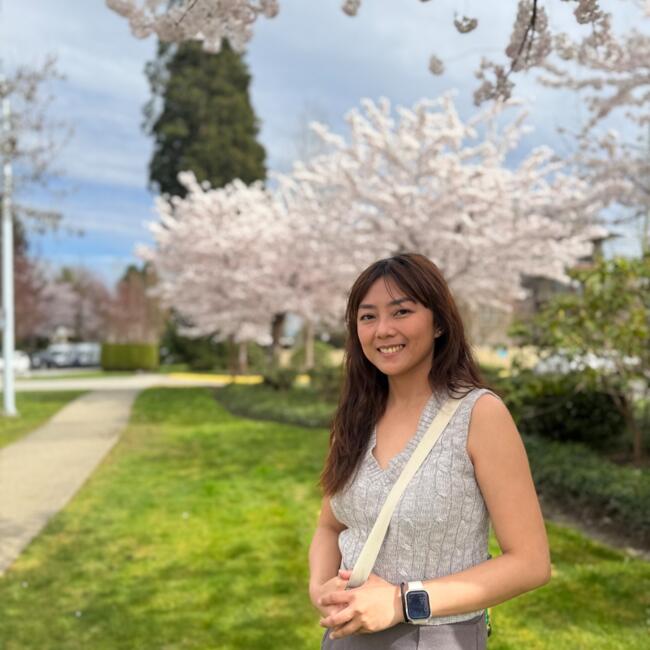 Baby-sitter in Surrey: Demy